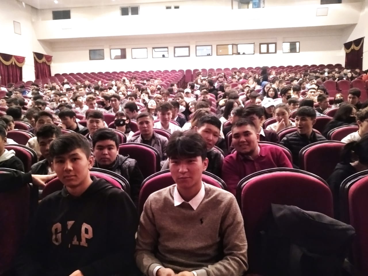 Студенты 1 курса ПК МУКР посетили Кыргызский Национальный драматический театр